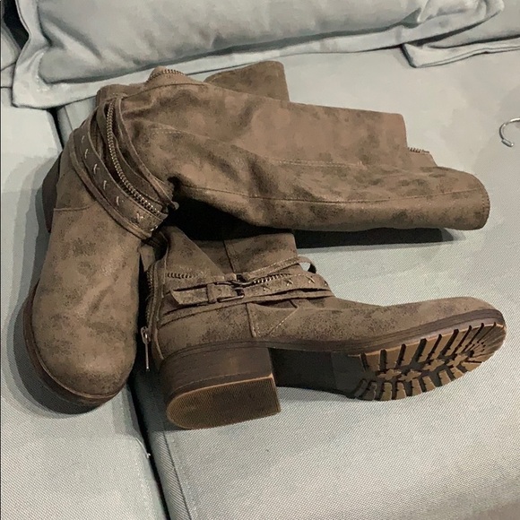 Gray Suede Knee-High Boots - Picture 2 of 2